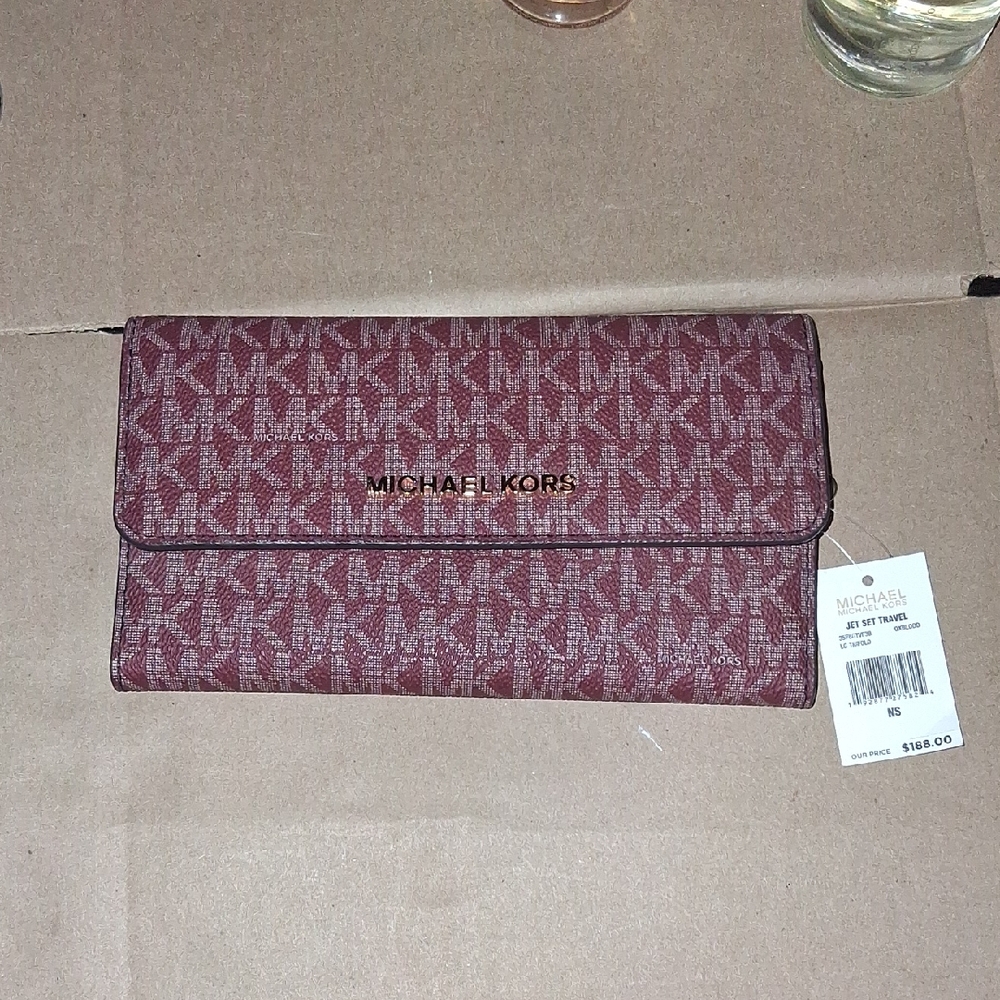 Micheal Kors Jet Set Travel Wallet